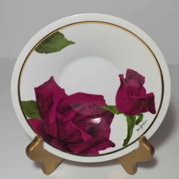 Naremoa Teacup and Saucer Roses - Picture 5 of 9